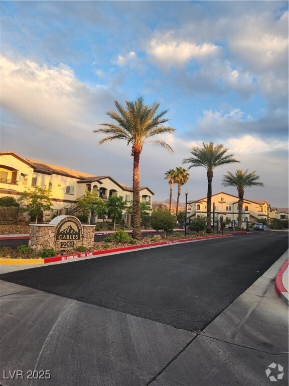 Building Photo - 2291 W Horizon Ridge Pkwy Unit 12271 Rental