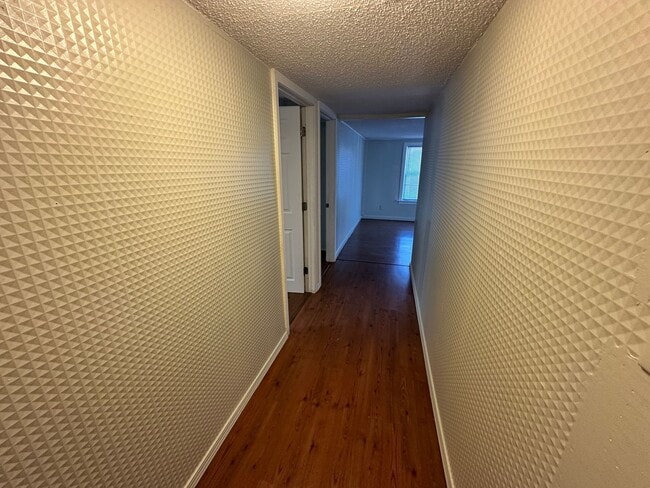Photo - Newly Remodeled 4 Bed, 1 Bath Upstairs Uni...