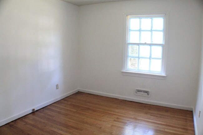 Photo - Adorable Home Off Skipwith