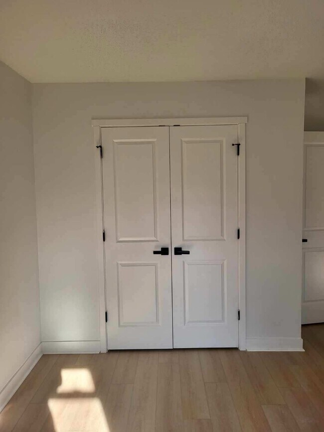 Photo - 715 E Race St