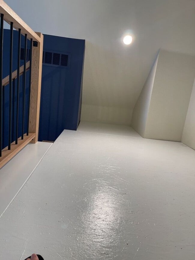 Photo - Cozy Studio Carriage House – All Utilities Included!