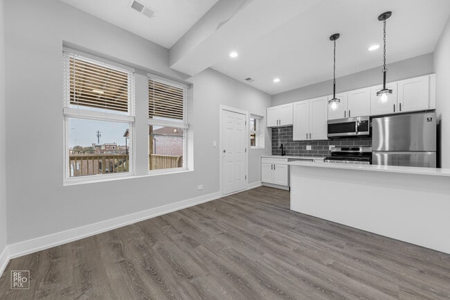 Building Photo - 2317 W Taylor St Unit 3R