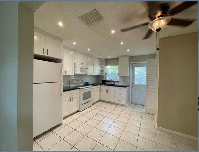 Photo - 4671 SW 66th Ave Unidad 2