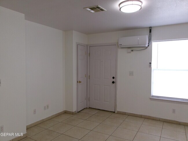Photo - 303 McClintock Dr