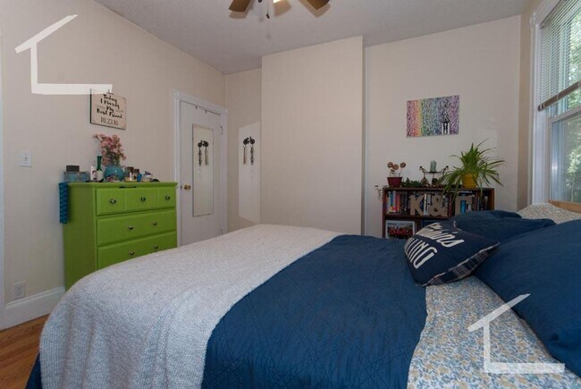 Photo - 6/1 No Fee! Charming 1BR plus office near Brookline Village