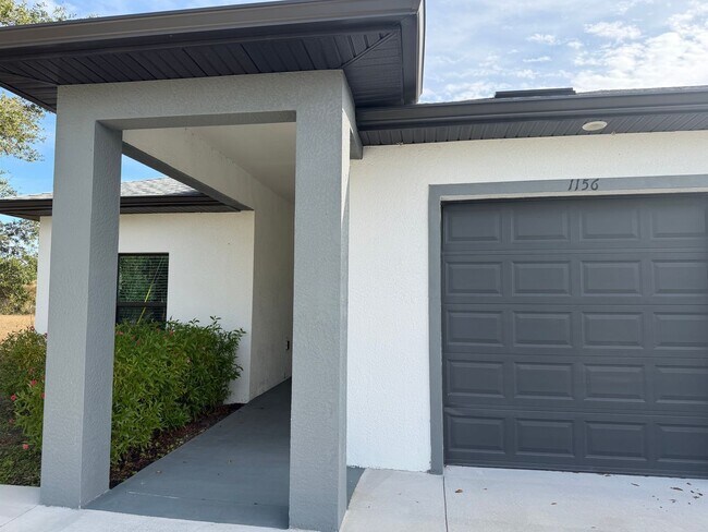 Building Photo - 1156 Melville Rd