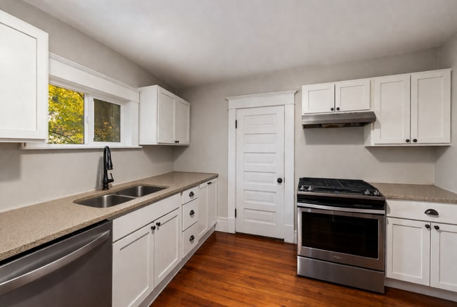 Building Photo - 1114 Fulton St E Unit 2