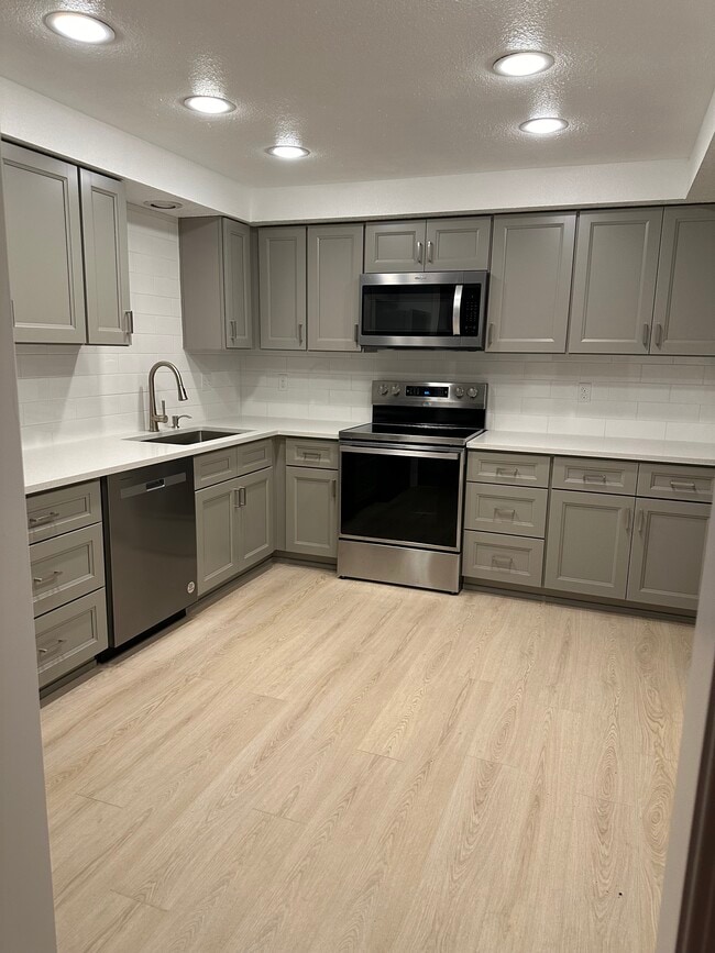 Building Photo - 6065 SW 68th Ct Rental