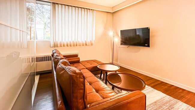 Photo - 1925 Nelson St Unit 002