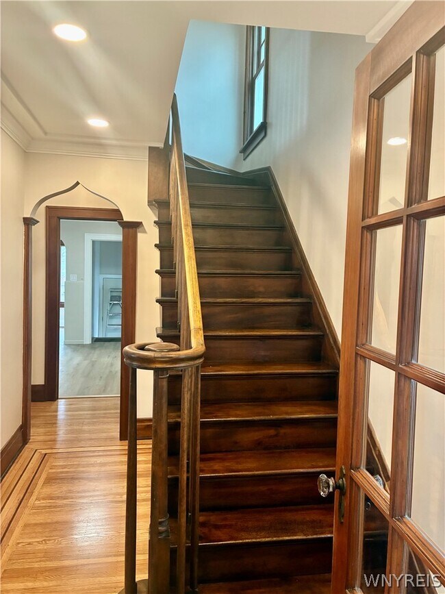 Photo - 385 Berryman Dr