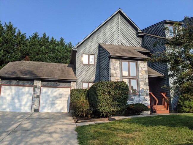 Building Photo - 2+BR/3BA with Loft in Pike Creek!