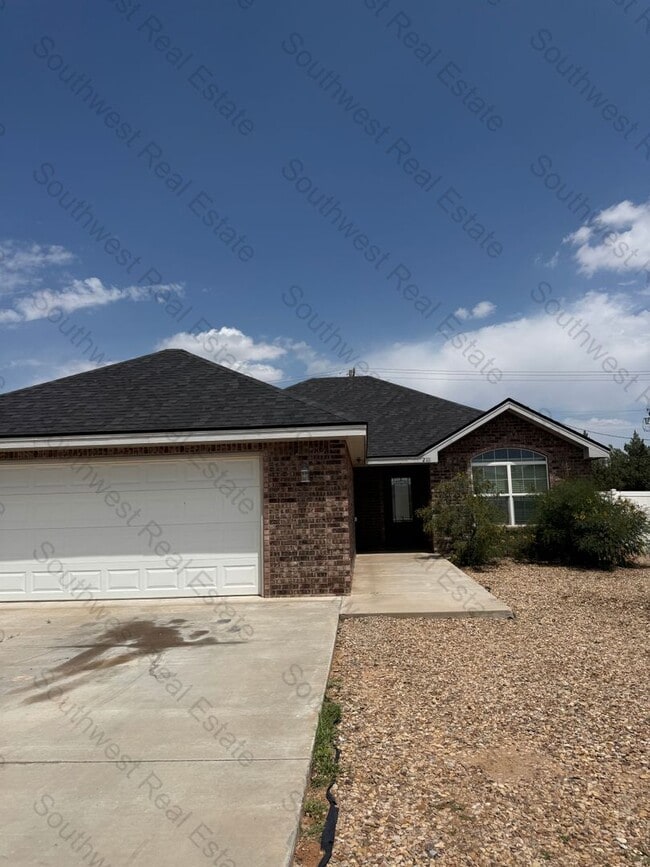 Building Photo - Spacious 3 Bedroom 2 Bath