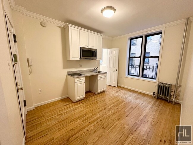 Building Photo - WEST 45 STREET Unit 3K