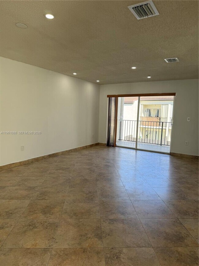 Photo - 1181 NW 125th Pl Unidad 203