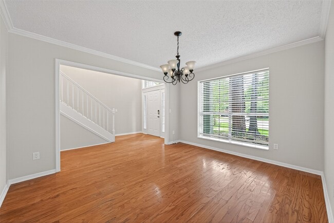 Photo - 106 Breezy Point Pl