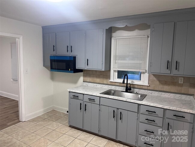 Photo - 4934 Galax Dr House