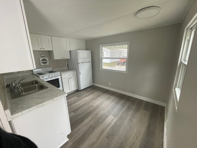 Building Photo - Welcome Home to Silver Lake Unit Lot 24
