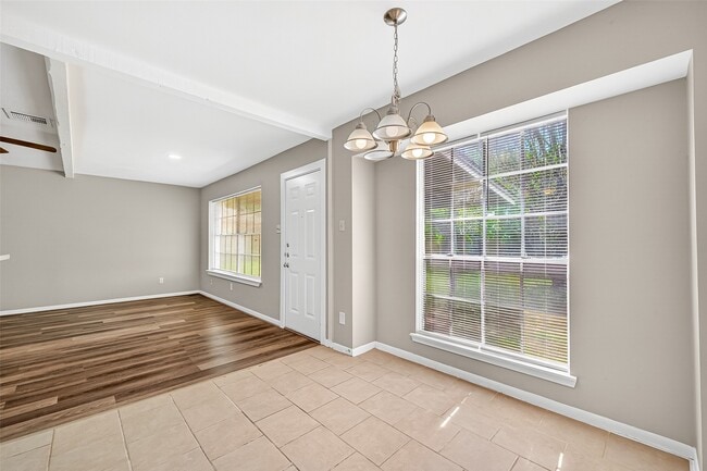 Photo - 403 Mistywood Dr