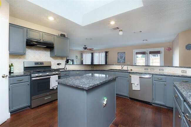 Photo - 6700 Carisbrooke Ln