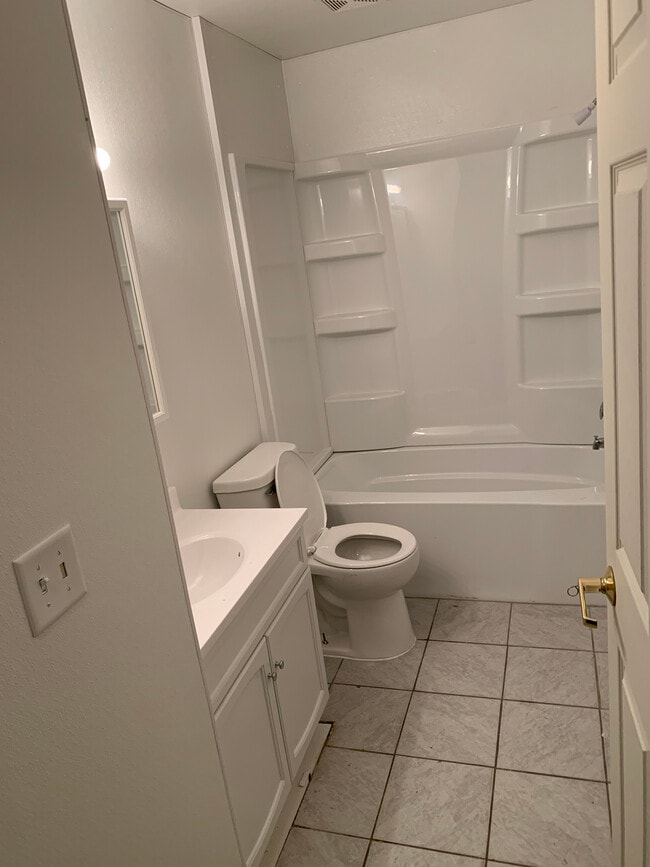 Photo - 517 16th St S