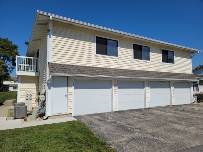 Photo - 724 Whitesail Dr