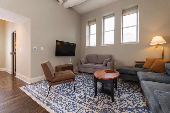 Photo - 225 E Michigan St Unidad SI ID1379053P