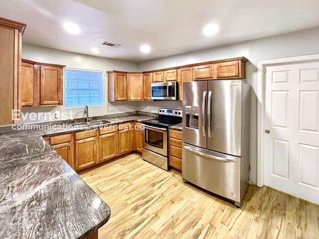 Photo - 1065 Fair St SW