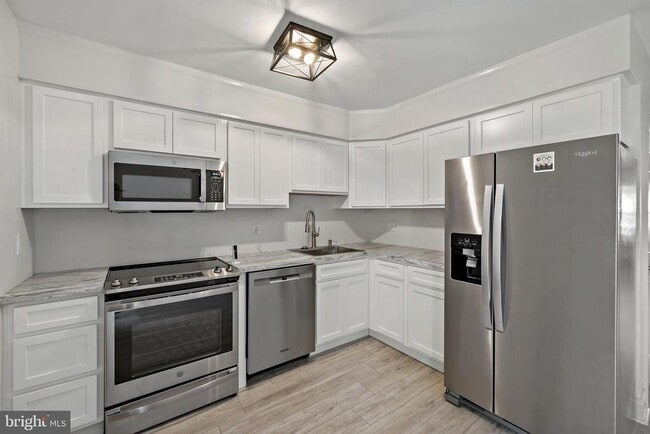 Photo - 172 Kenton Dr