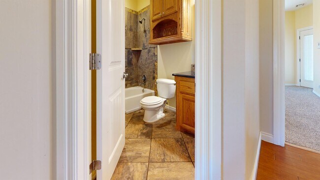 Photo - 1004 Waverly Way