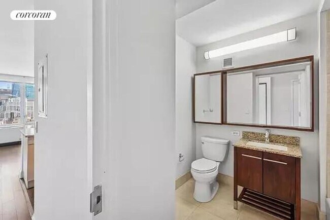 Photo - 125 W 31st St