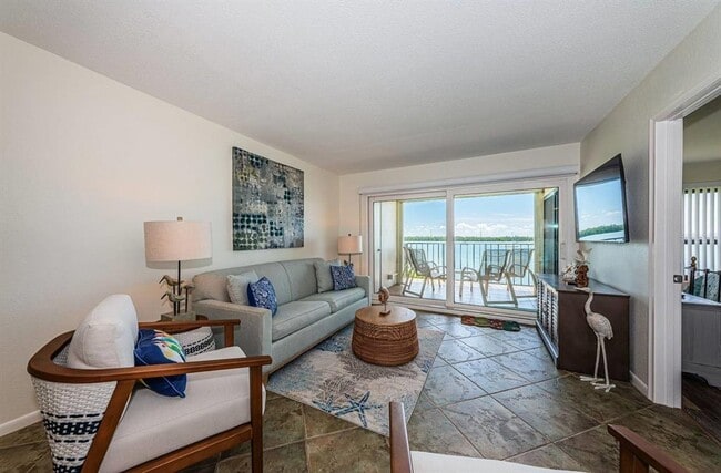 6291 Bahia Del Mar Cir N