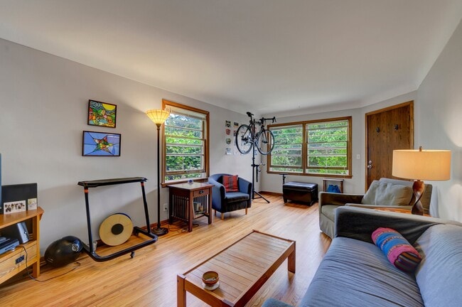 Photo - 3416 Portland Ave S Unidad #4