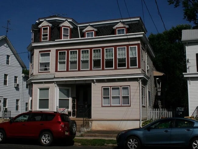 Building Photo - 40 Union St Unit #3