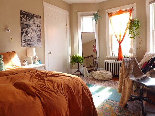 Photo - 1564 Tremont St Unit 4br1ba