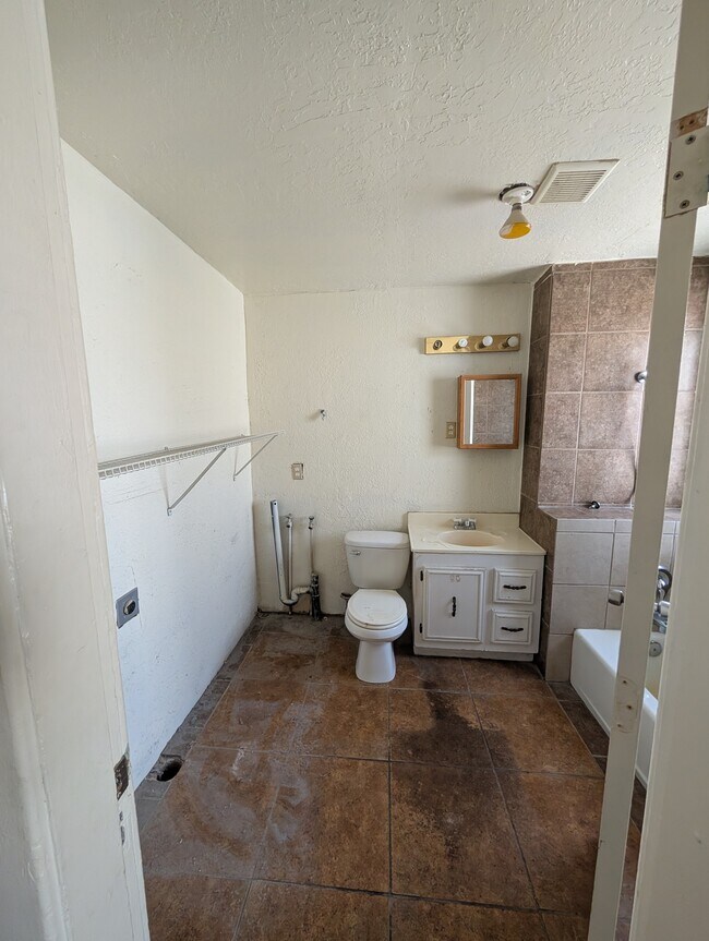 Photo - 138 N Main St Unit Back