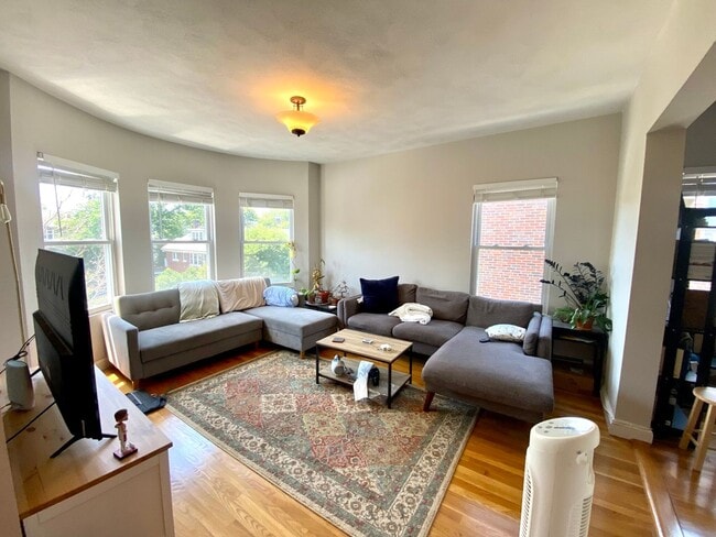 Photo - Awesome 4 bed 2 bath in Cambridge....