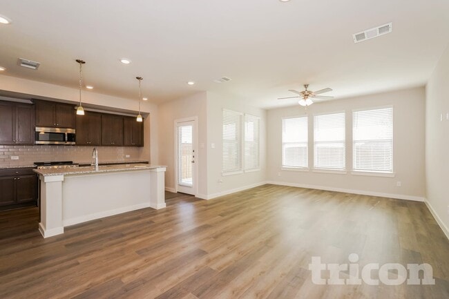 8101 Howell Oak Dr