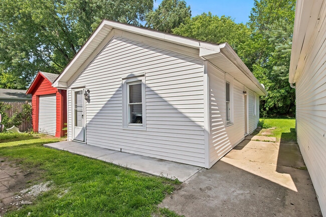 Building Photo - 6929 13th Ave