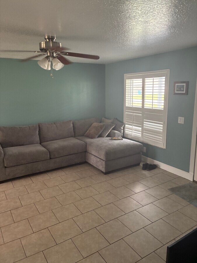 Photo - 590 Charlotta Ave SE