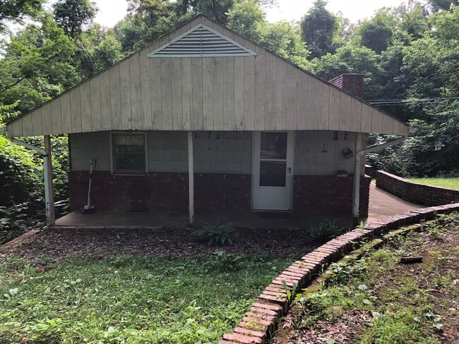 Building Photo - 3 bedroom 1 bath in Elizabethton