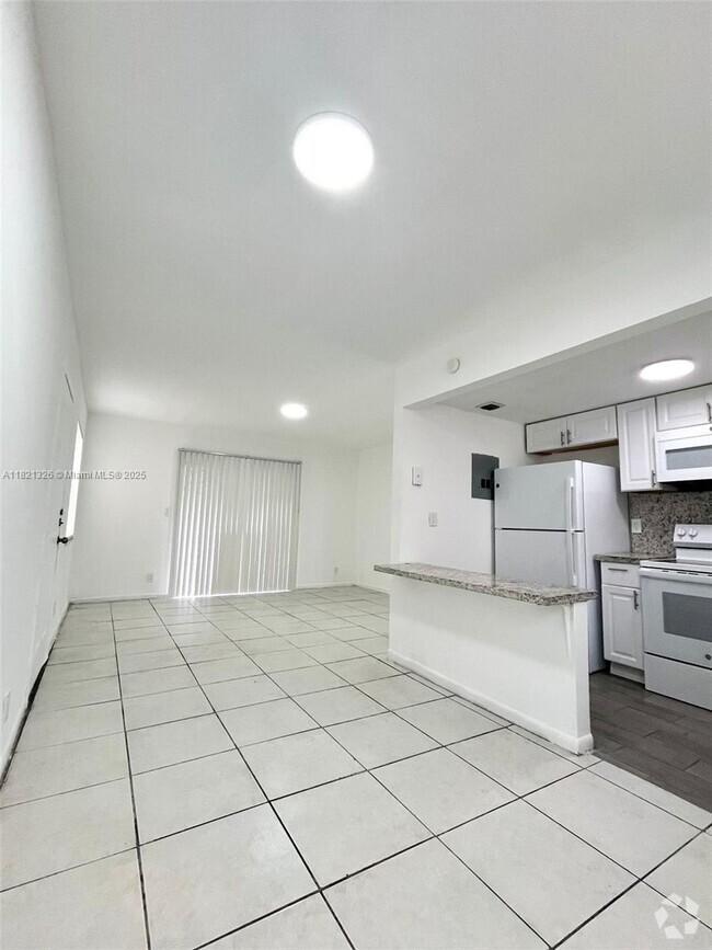 Building Photo - 830 SW 74th Ter Rental