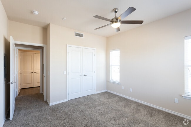 1BR 1BA - 669 SF