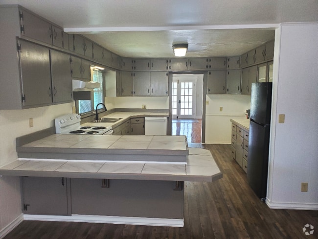 Building Photo - 358 E Lincoln Rd Rental