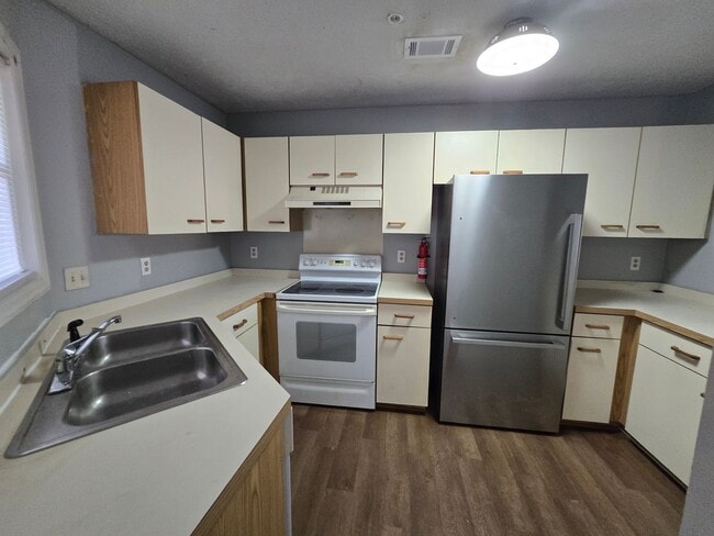 Photo - 950-2 Stewarts Creek ~ Stewarts Creek