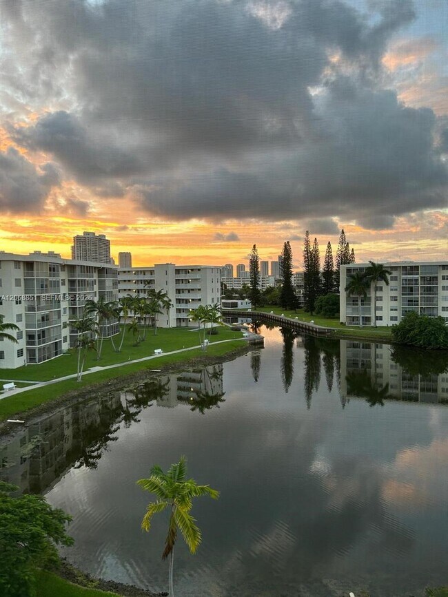 Building Photo - 2851 Leonard Dr Unit J503