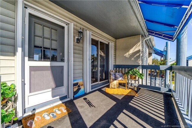 Photo - 1637 NE Nautical Pl Unidad 807