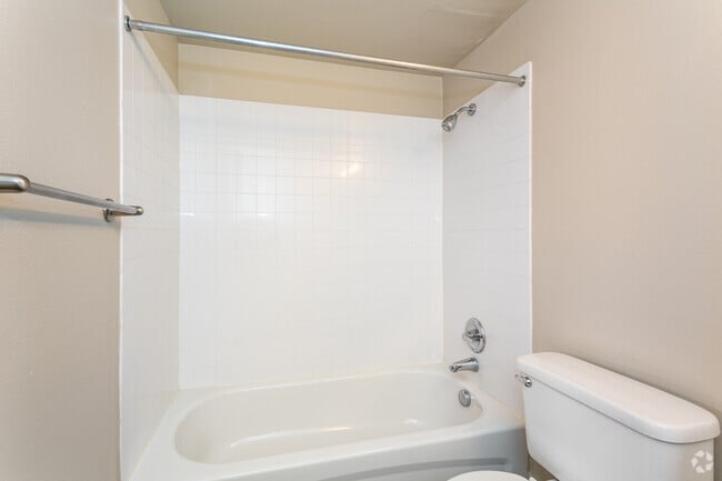 2 habitaciones, 1 baño - 825 pies cuadrados - Baño