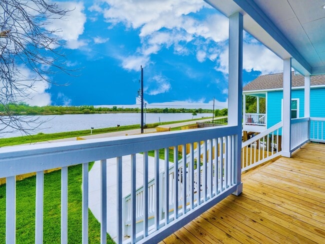 Building Photo - 4620 N Railroad Ave