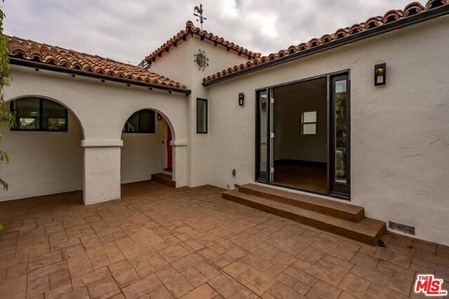 Photo - 10634 Wellworth Ave