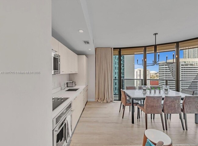 Photo - 55 SW 9th St Unidad 1808